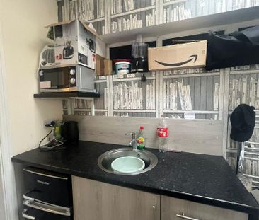 1 bedroom in a house share to rent - Photo 3