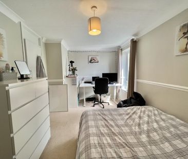 May Tree Close, Winchester - Photo 3