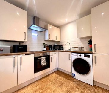 2 bedroom flat to rent - Photo 2