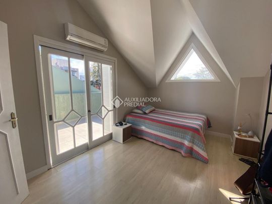 Casa com 3 quartos e 168m² para alugar em Parque da Matriz, Cachoeirinha. - Photo 1