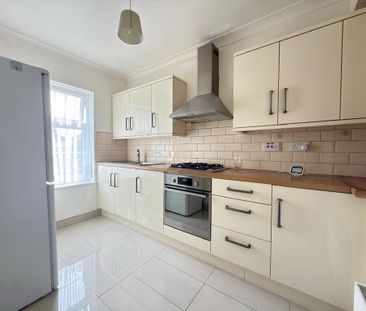 2 bedroom maisonette to rent - Photo 5