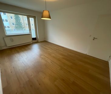 Frisch renovierte 2 Zimmer-Wohung mit Balkon, Tageslichtbad mit Wan... - Foto 3