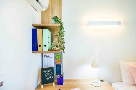 Signature Studio Apartment, King Single Bed - Photo 4