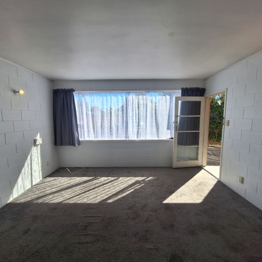 Good Value 1 Bedroom Unit - Photo 1