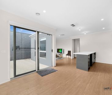 Contemporary Comfort in a Family-Friendly Neighbourhood - Photo 1