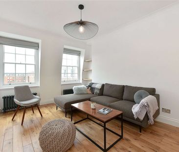 Recently refurbished two bedroom apartment set in a portered mansion block moments from the tube station - Photo 1