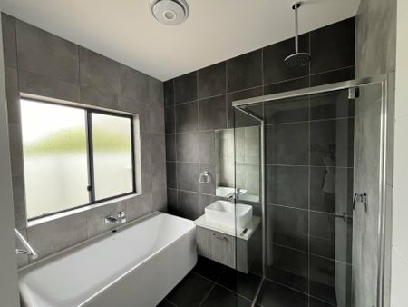 3 BEDROOM 2 BATHROOM MODERN HOUSE IN KILGARIFF - Photo 2