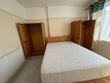 Room in a Shared House, Fieldend Road, SW16 - Photo 2
