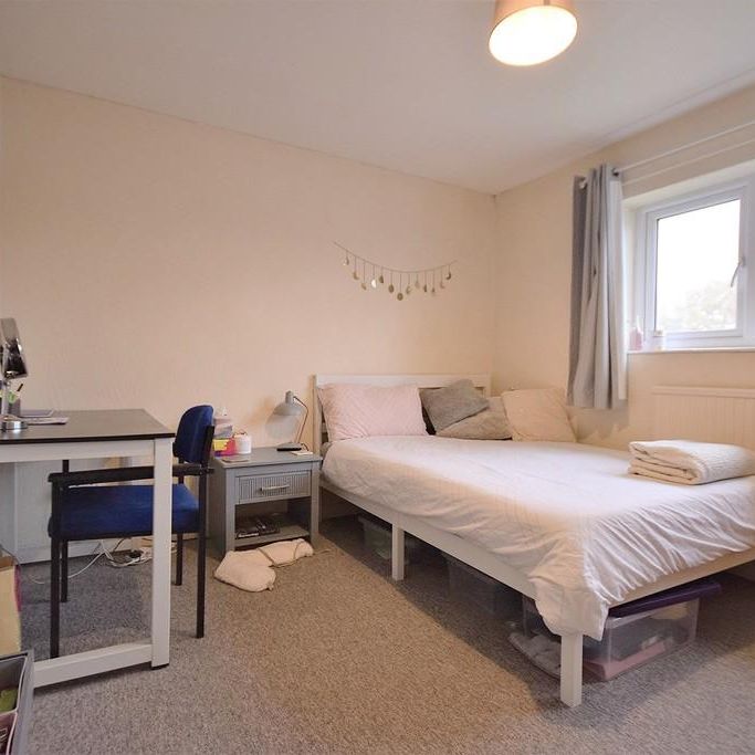 4 bedroom semi-detached house to rent - Photo 1