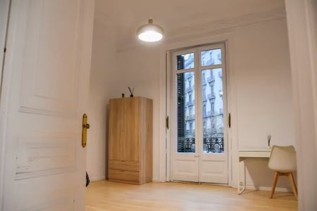 Carrer de Roger de Llúria, Barcelona, Catalonia 08037 - Photo 3