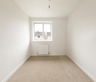 3 Bed House - Photo 2