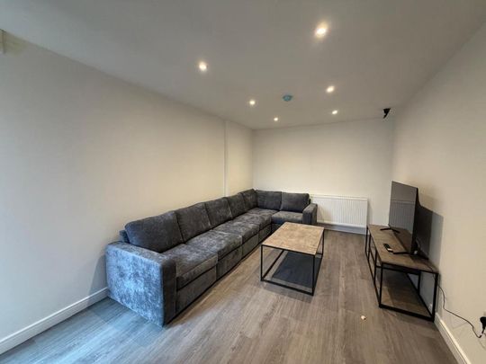 6 bedroom flat to rent - Photo 1