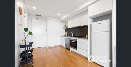 Modern 1-Bed Apartment with Study Nook & Balcony in Vibrant Northcote - Photo 3