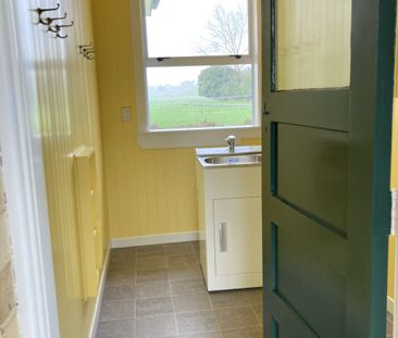 Large family home, rural lifestyle - Photo 5