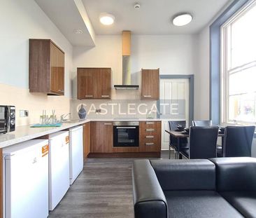 1 bedroom in a flat share to rent - Photo 5