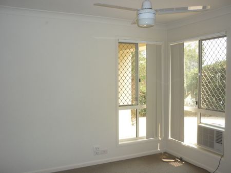 QUIET & PEACEFUL LOCATION!! Large Four (4) Bedroom Family Home in Quiet Cul de sac of Mudgeeraba - Photo 5