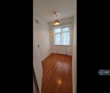 4 bedroom semi-detached house to rent - Photo 4