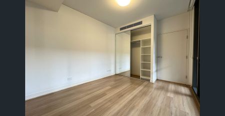 One-Bedroom Apartment with Rare Direct Access - Photo 4