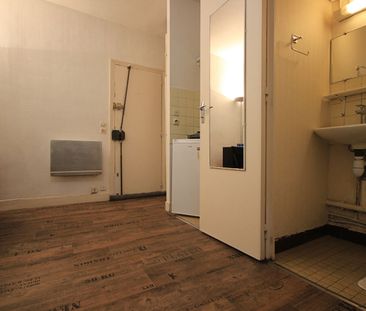 Appartement a louer Paris - Loyer €457/mois charges comprises ** - Photo 6