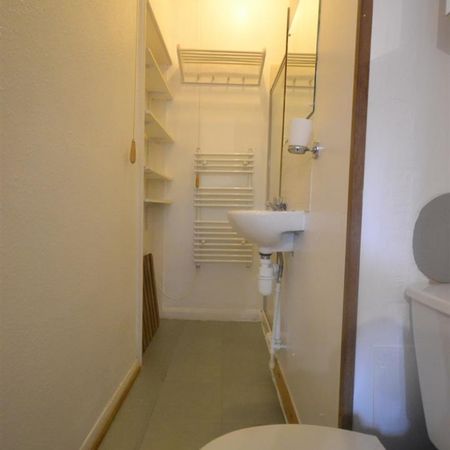 1 bedroom Flat To Let - Photo 3
