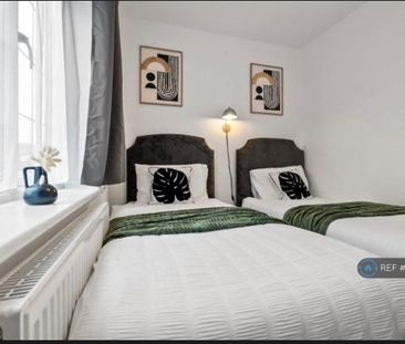 4 bedroom semi-detached house to rent - Photo 5