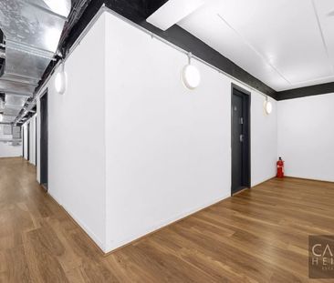 Whitechapel Road, London - Photo 5