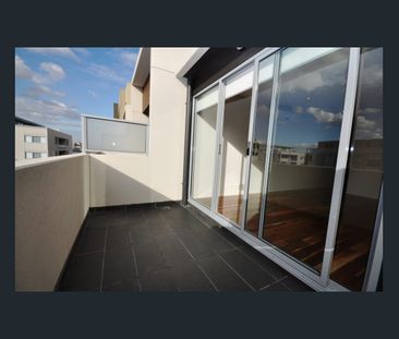 Modern Two Bedroom Apartment - Photo 6