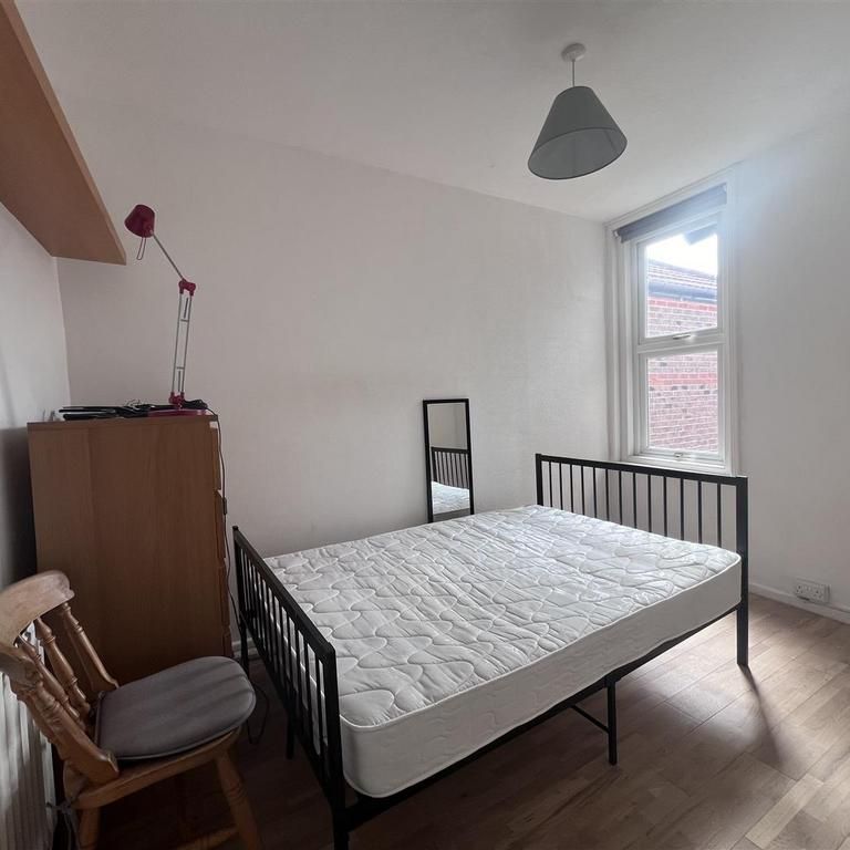 3 bedroom private hall to rent - Photo 1