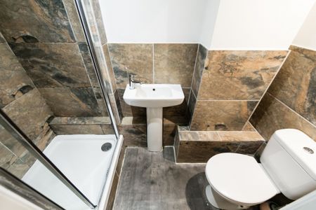 Basement Flat, 44 Headingley Avenue, Headingley, Leeds - Photo 4