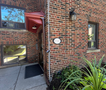 2367 QUEEN ST E - Photo 5 | Rentumo