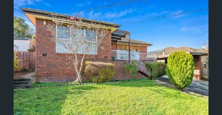 Spacious Four Bedroom Family Home! - Photo 2