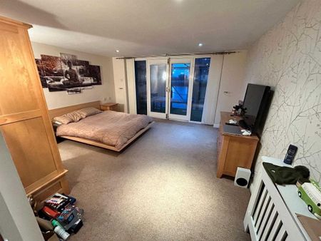 Waterloo Warehouse - Photo 5