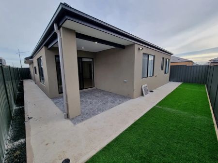 “Spacious Near New Family Home in Popular Mt Atkinson!” - Photo 3