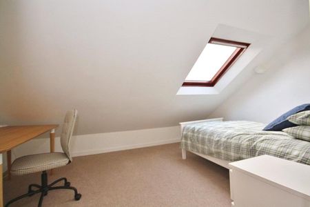 5 bedroom detached house to rent - Photo 3