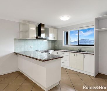 Spacious, Stylish & Refreshed 4 Bedroom Jerrabomberra Home - Photo 6