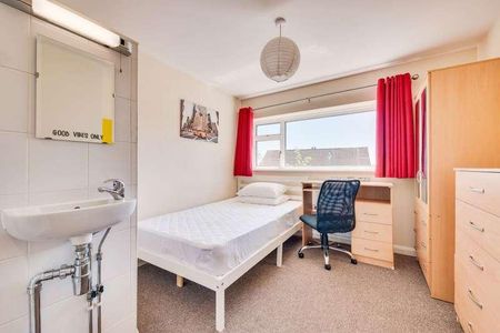 Crossways, Canterbury, CT2 - Photo 2