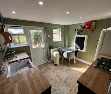 2 bedroom terraced house to rent - Photo 4