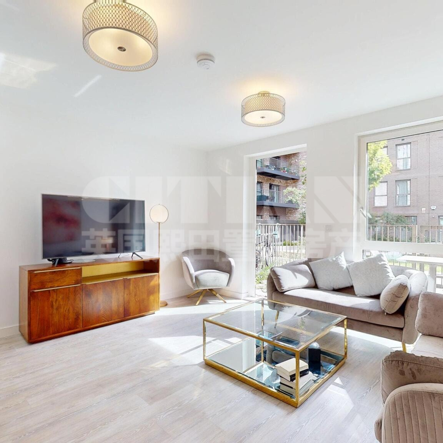 Cantwell house, 3-13 shipbuilding way, E13 - Photo 1