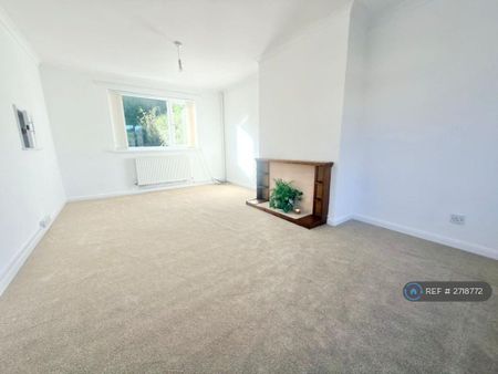 3 bedroom semi-detached house to rent - Photo 2