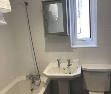 1 Bed Flat, St. Saviours Road, CR0 - Photo 6