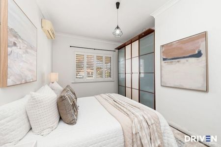 Character, charm and convenience in a highly sought-after location - Photo 4