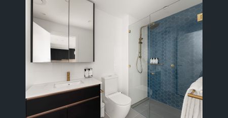 Furnished 1 bedroom - Live the high life in Southport ! - Photo 4