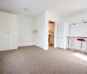 Studio to rent - Photo 3