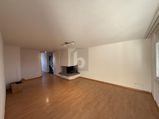 MAINTAINED WITH CHEMINÉE AND SUNNY BALCONY! - Foto 1