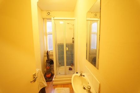 Flat 2, 122 Foxhall Road, NG7 6LH, NOTTINGHAM - Photo 5