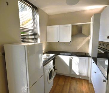 2 Bedroom Flat / Apartment - Winton Hill, Stockbridge - Photo 1