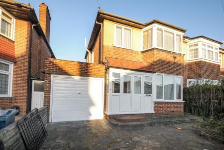 3 bedroom semi-detached house to rent - Photo 3