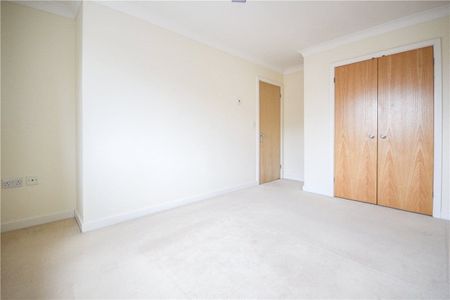 Well presented 1 bedroom apartment to rent in Duxford with excellent access to A14, M11 & local Business Parks. GCH. Garage & Driveway parking. Unfurnished. - Photo 5