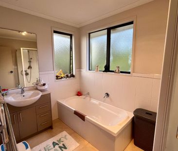 50 Greenbough Lane, Greenhithe - Photo 1