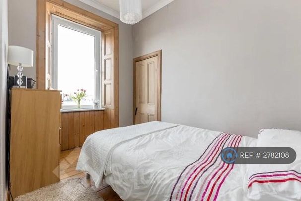 3 bedroom flat to rent - Photo 1